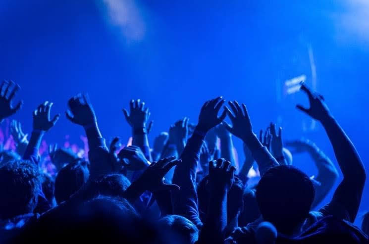 Blue Tinted Worship Image